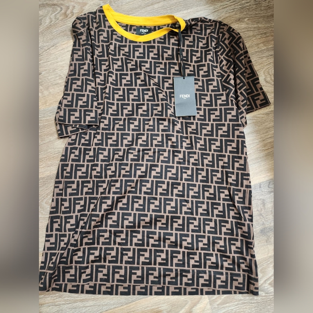 Fendi Tshirt Medium